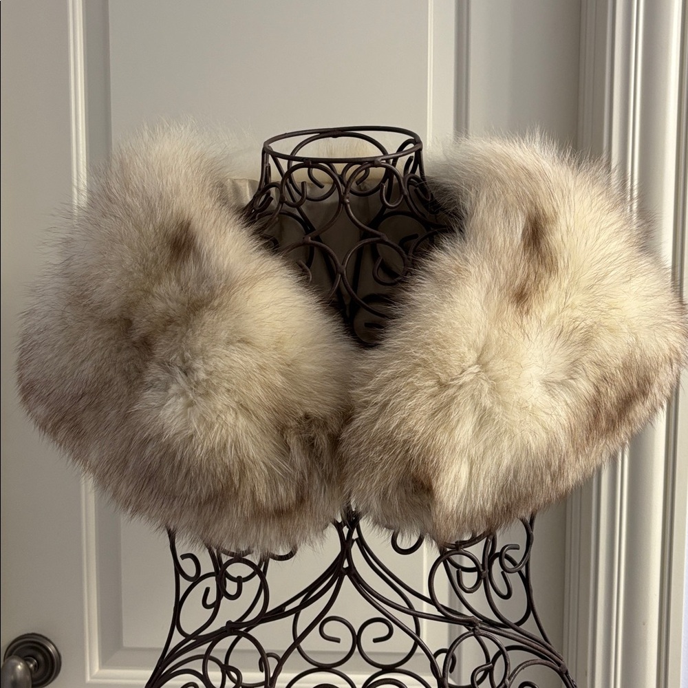 Luxurious Fox Fur Collar/Shall